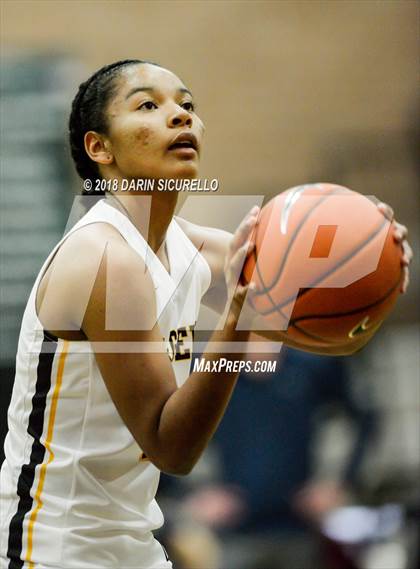 Thumbnail 2 in Casteel vs. Clark (NIKE Tournament of Champions) photogallery.