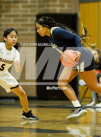 Thumbnail 3 in Casteel vs. Clark (NIKE Tournament of Champions) photogallery.