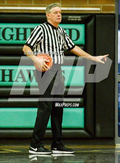 Thumbnail 2 in Casteel vs. Clark (NIKE Tournament of Champions) photogallery.