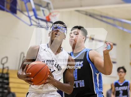 Thumbnail 2 in Clovis North vs. Clovis East photogallery.