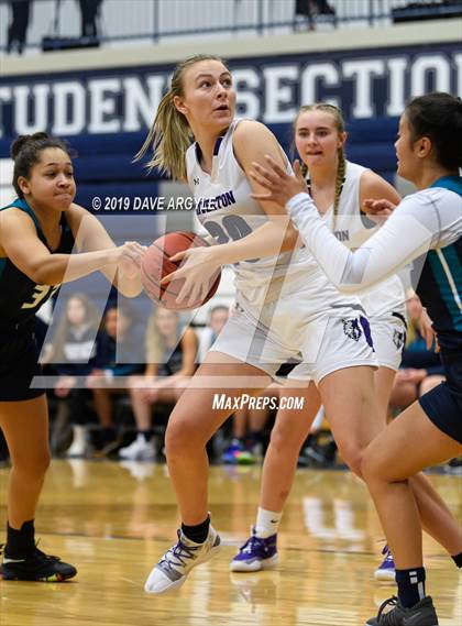 Thumbnail 3 in Juan Diego Catholic vs. Riverton photogallery.