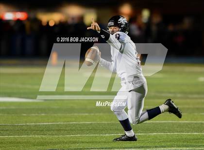 Thumbnail 2 in McDowell vs Austintown-Fitch photogallery.
