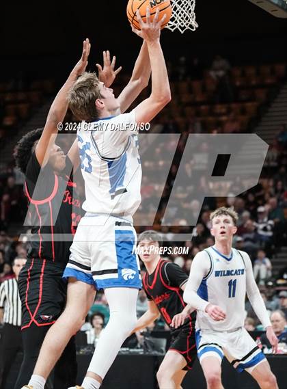 Thumbnail 3 in Eaglecrest vs Fruita Monument (CHSAA 6A Great 8) photogallery.