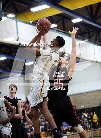 Thumbnail 1 in Uniondale vs Syosset (Section 8 Class AA Semifinal Playoff) photogallery.