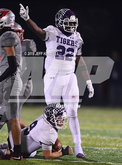 Thumbnail 1 in Mentor vs. Pickerington Central (OHSAA D1 State Semifinal) photogallery.
