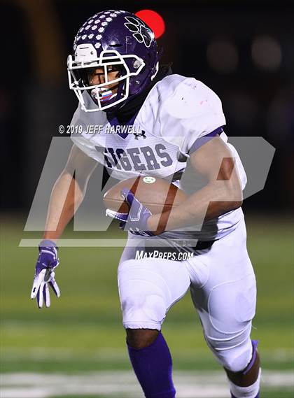 Thumbnail 1 in Mentor vs. Pickerington Central (OHSAA D1 State Semifinal) photogallery.