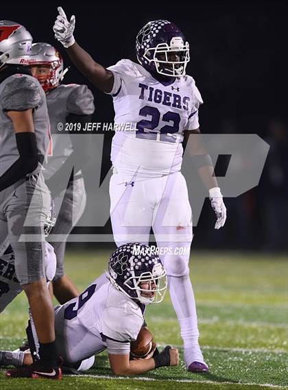 Thumbnail 2 in Mentor vs. Pickerington Central (OHSAA D1 State Semifinal) photogallery.
