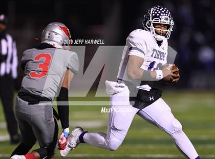 Thumbnail 1 in Mentor vs. Pickerington Central (OHSAA D1 State Semifinal) photogallery.