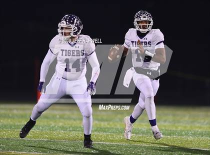 Thumbnail 2 in Mentor vs. Pickerington Central (OHSAA D1 State Semifinal) photogallery.