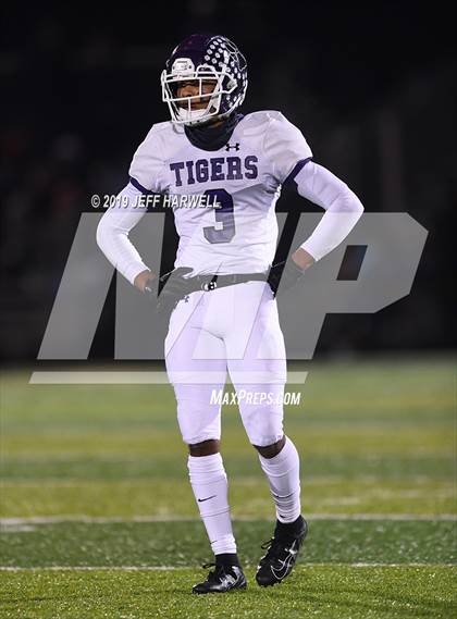 Thumbnail 1 in Mentor vs. Pickerington Central (OHSAA D1 State Semifinal) photogallery.