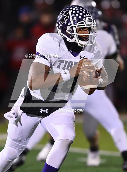 Thumbnail 1 in Mentor vs. Pickerington Central (OHSAA D1 State Semifinal) photogallery.
