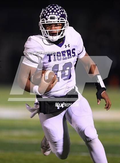 Thumbnail 1 in Mentor vs. Pickerington Central (OHSAA D1 State Semifinal) photogallery.