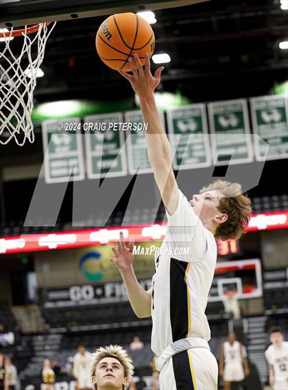 Thumbnail 3 in Snow Canyon vs. Cottonwood (UHSAA 4A Semifinals) photogallery.