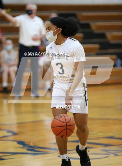 Thumbnail 3 in Belleville East @ Althoff Catholic photogallery.