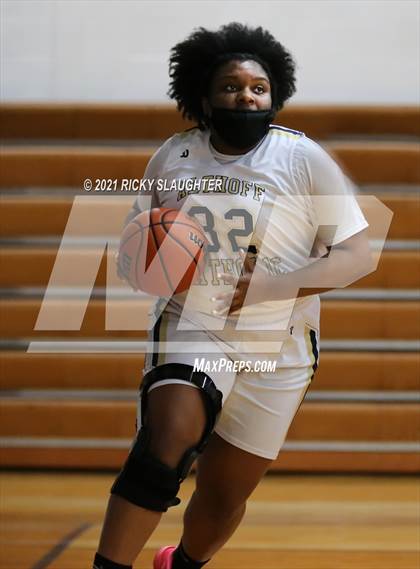 Thumbnail 2 in Belleville East @ Althoff Catholic photogallery.