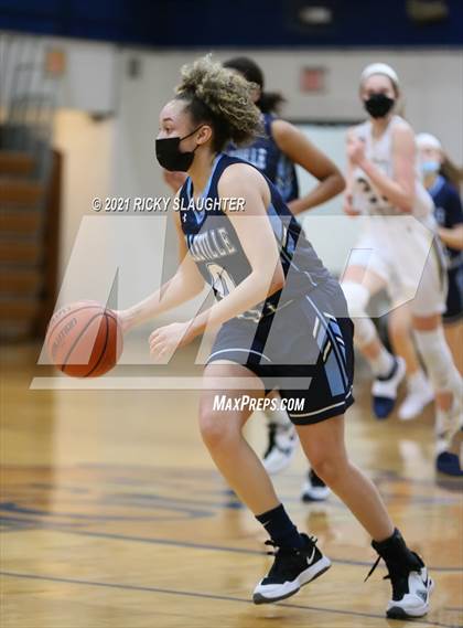 Thumbnail 1 in Belleville East @ Althoff Catholic photogallery.
