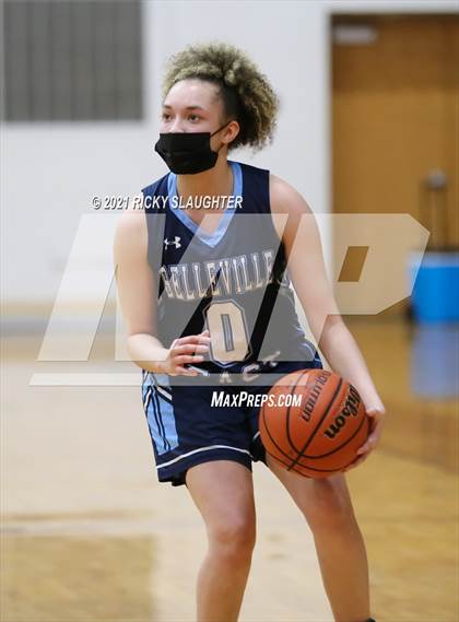 Thumbnail 2 in Belleville East @ Althoff Catholic photogallery.