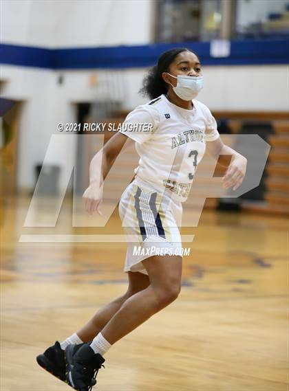 Thumbnail 3 in Belleville East @ Althoff Catholic photogallery.
