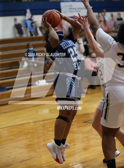 Thumbnail 3 in Belleville East @ Althoff Catholic photogallery.