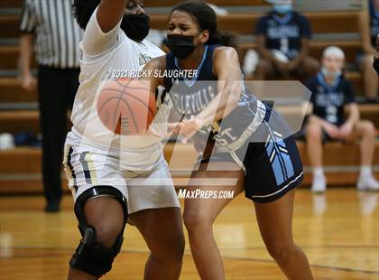 Thumbnail 3 in Belleville East @ Althoff Catholic photogallery.