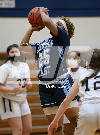Thumbnail 3 in Belleville East @ Althoff Catholic photogallery.