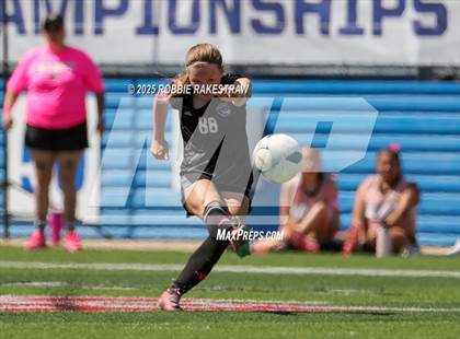 Thumbnail 2 in Wimberley vs. Randall (UIL 4A Soccer Division II Final) photogallery.