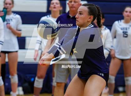 Thumbnail 2 in Smithtown East @ Smithtown West photogallery.