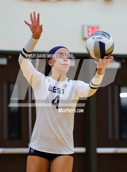 Thumbnail 2 in Smithtown East @ Smithtown West photogallery.