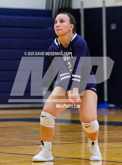 Thumbnail 3 in Smithtown East @ Smithtown West photogallery.