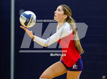 Thumbnail 3 in Smithtown East @ Smithtown West photogallery.