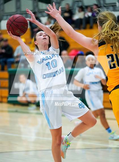 Thumbnail 1 in Valley Christian vs. Del Oro (Miramonte Showcase) photogallery.