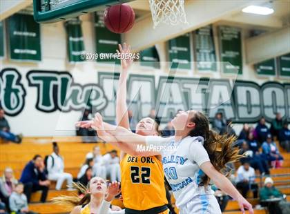 Thumbnail 1 in Valley Christian vs. Del Oro (Miramonte Showcase) photogallery.