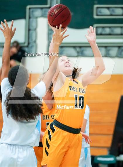 Thumbnail 2 in Valley Christian vs. Del Oro (Miramonte Showcase) photogallery.