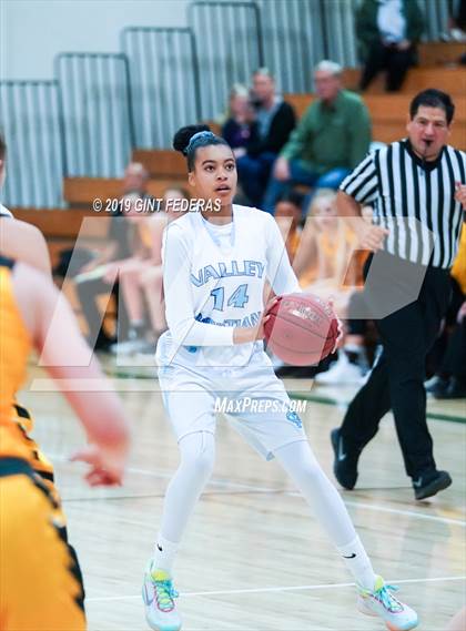 Thumbnail 3 in Valley Christian vs. Del Oro (Miramonte Showcase) photogallery.