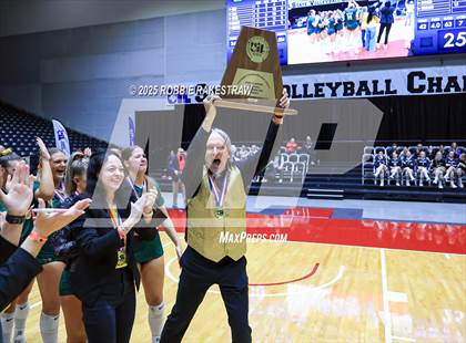 Thumbnail 1 in Clifton vs. Boyd (UIL 3A D2 Volleyball Final Medal Ceremony) photogallery.