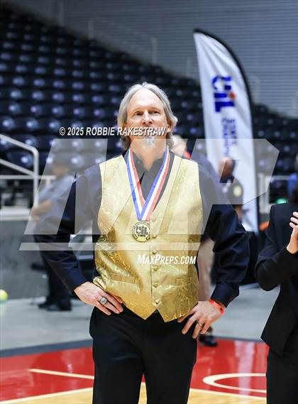 Thumbnail 1 in Clifton vs. Boyd (UIL 3A D2 Volleyball Final Medal Ceremony) photogallery.