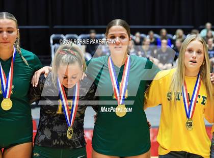 Thumbnail 1 in Clifton vs. Boyd (UIL 3A D2 Volleyball Final Medal Ceremony) photogallery.