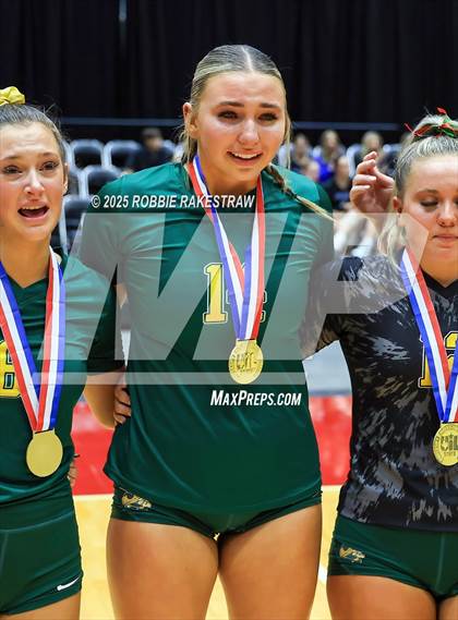 Thumbnail 1 in Clifton vs. Boyd (UIL 3A D2 Volleyball Final Medal Ceremony) photogallery.