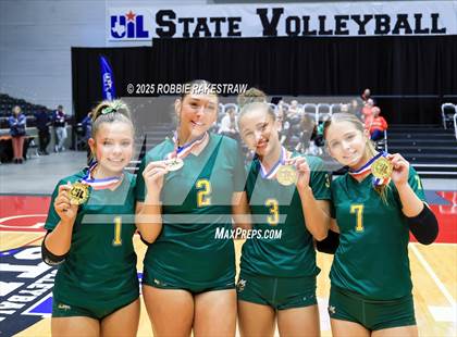 Thumbnail 1 in Clifton vs. Boyd (UIL 3A D2 Volleyball Final Medal Ceremony) photogallery.
