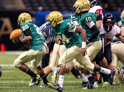 Thumbnail 1 in Parkway vs. Acadiana (LHSAA D5 Final) photogallery.