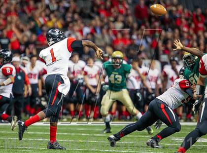 Thumbnail 2 in Parkway vs. Acadiana (LHSAA D5 Final) photogallery.