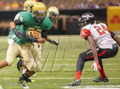 Thumbnail 3 in Parkway vs. Acadiana (LHSAA D5 Final) photogallery.