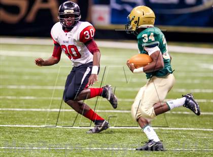 Thumbnail 2 in Parkway vs. Acadiana (LHSAA D5 Final) photogallery.