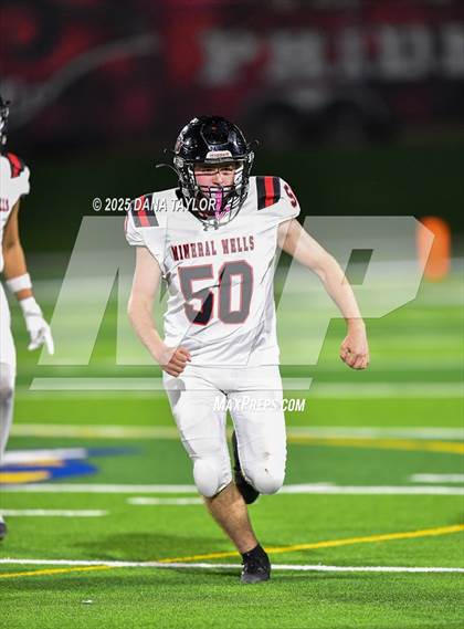 Thumbnail 3 in Mineral Wells vs Glen Rose (Texas UIL 4A D2 Bi-District) photogallery.