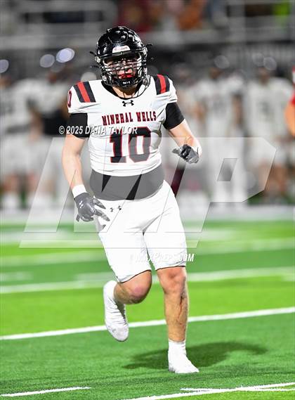 Thumbnail 2 in Mineral Wells vs Glen Rose (Texas UIL 4A D2 Bi-District) photogallery.