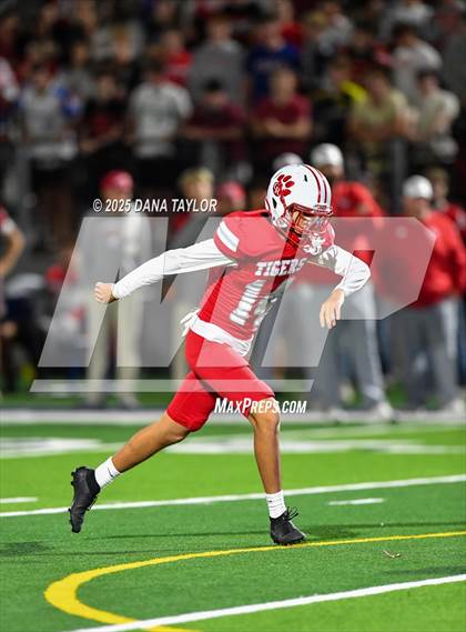 Thumbnail 1 in Mineral Wells vs Glen Rose (Texas UIL 4A D2 Bi-District) photogallery.