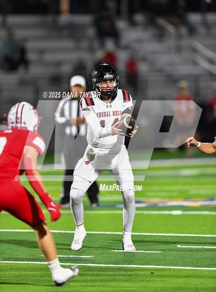 Thumbnail 2 in Mineral Wells vs Glen Rose (Texas UIL 4A D2 Bi-District) photogallery.