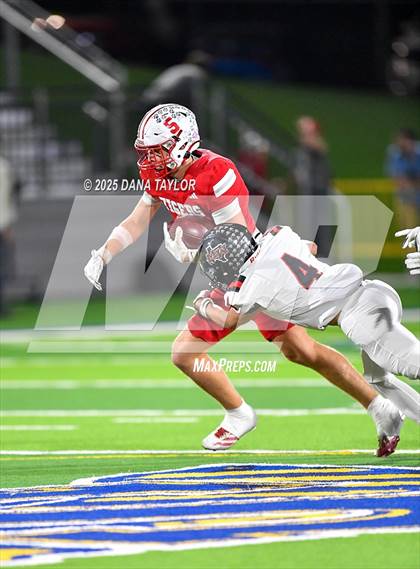 Thumbnail 1 in Mineral Wells vs Glen Rose (Texas UIL 4A D2 Bi-District) photogallery.