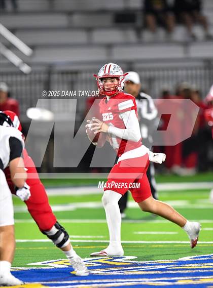 Thumbnail 1 in Mineral Wells vs Glen Rose (Texas UIL 4A D2 Bi-District) photogallery.