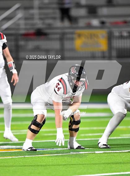 Thumbnail 2 in Mineral Wells vs Glen Rose (Texas UIL 4A D2 Bi-District) photogallery.